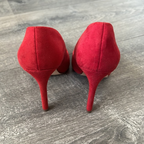 Pointed Red Heels - Picture 3 of 4